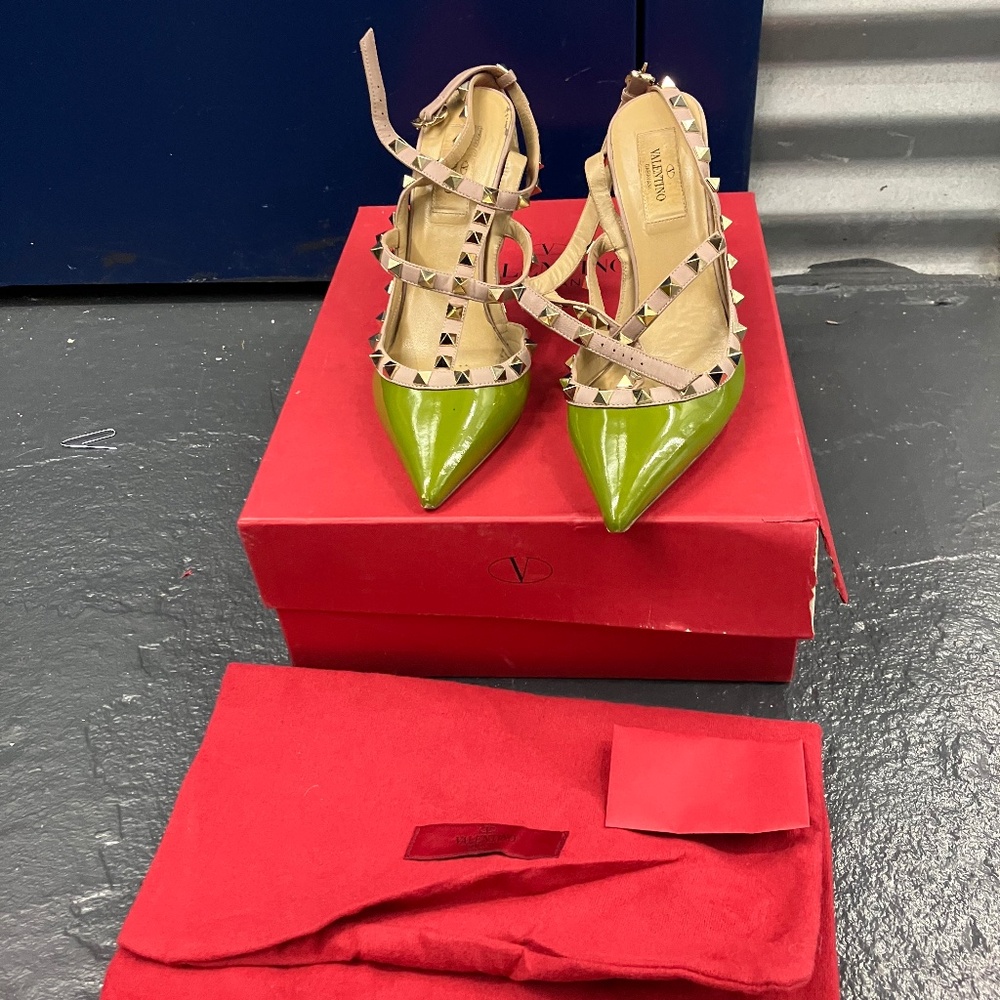 VALENTINO Garavani Rockstud Heels